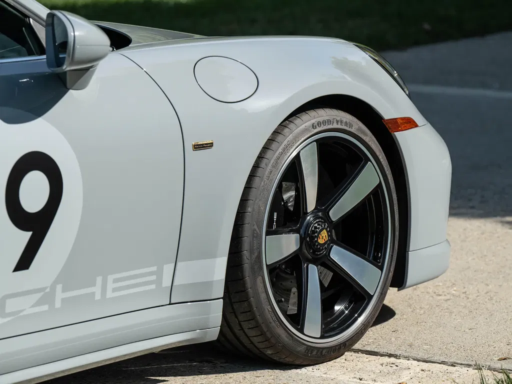 Porsche 992 Sport Classic