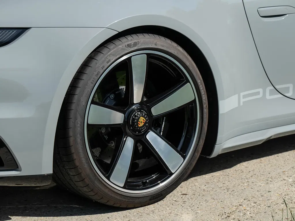 Porsche 992 Sport Classic