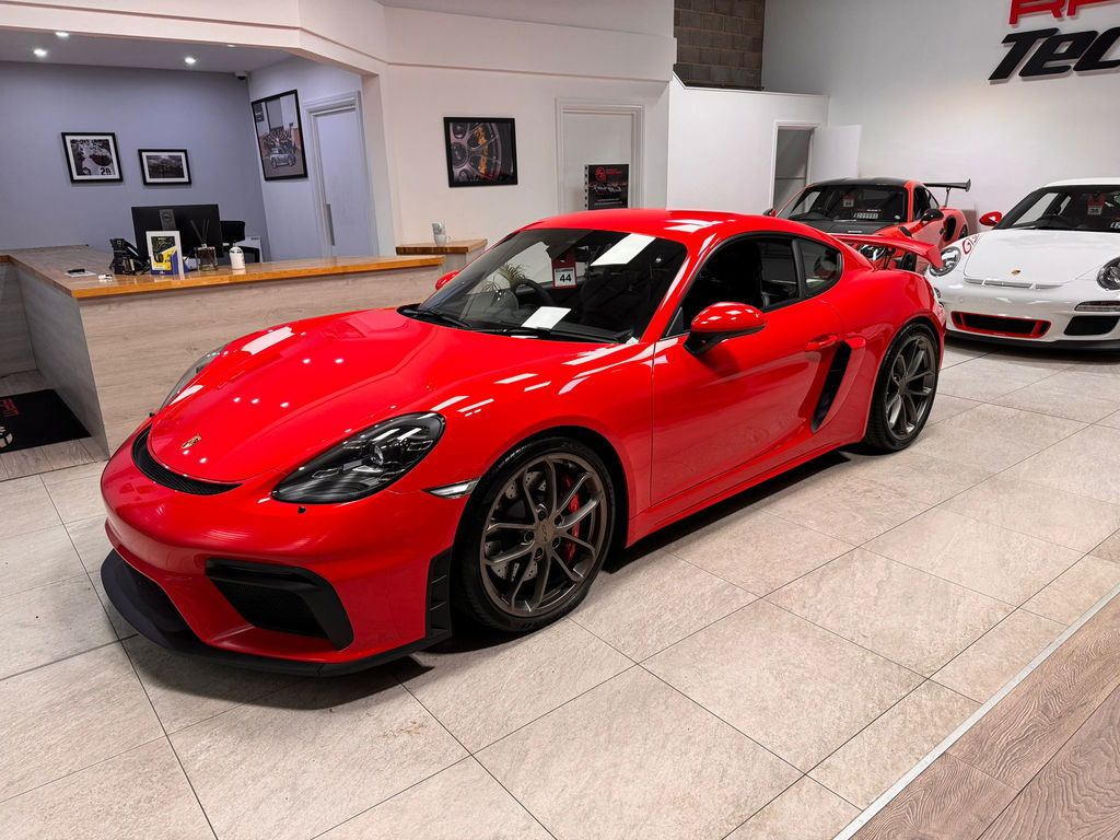 Porsche 718 Cayman GT4