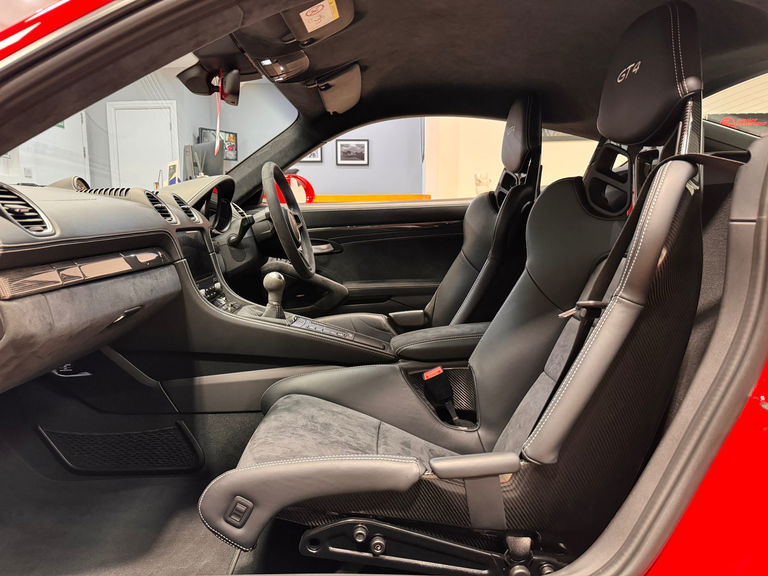 Porsche 718 Cayman GT4