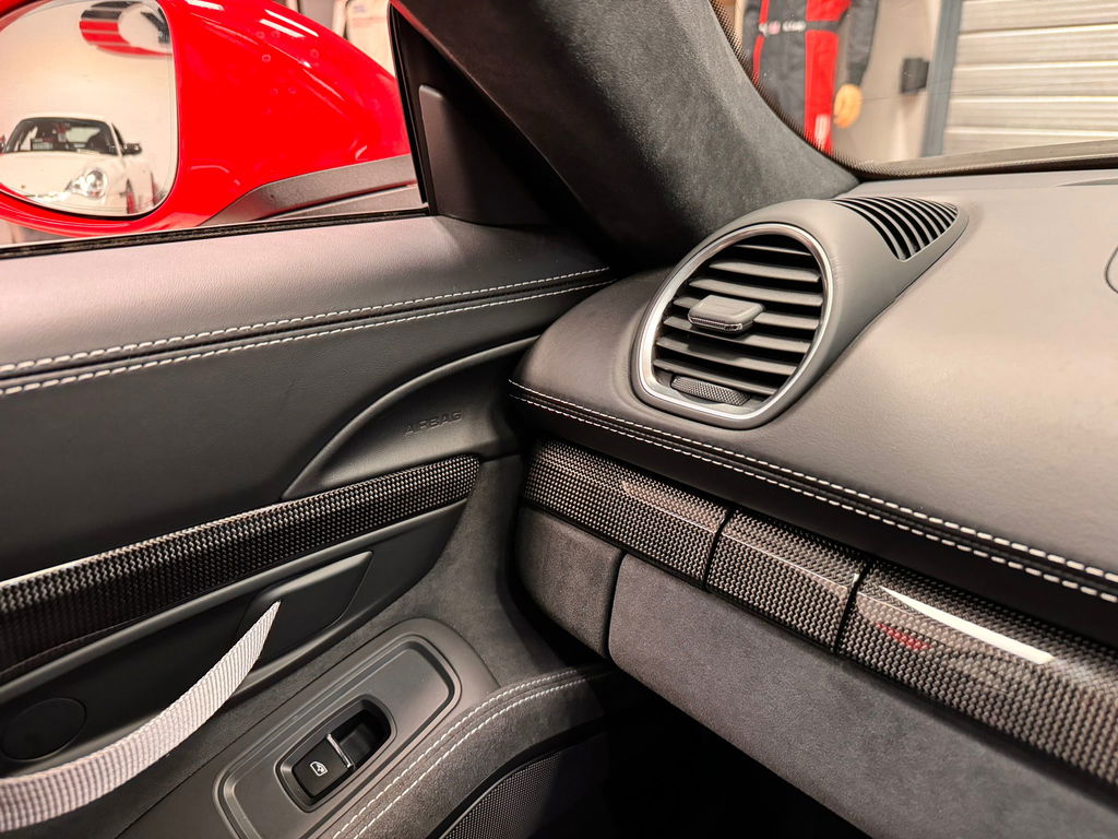 Porsche 718 Cayman GT4