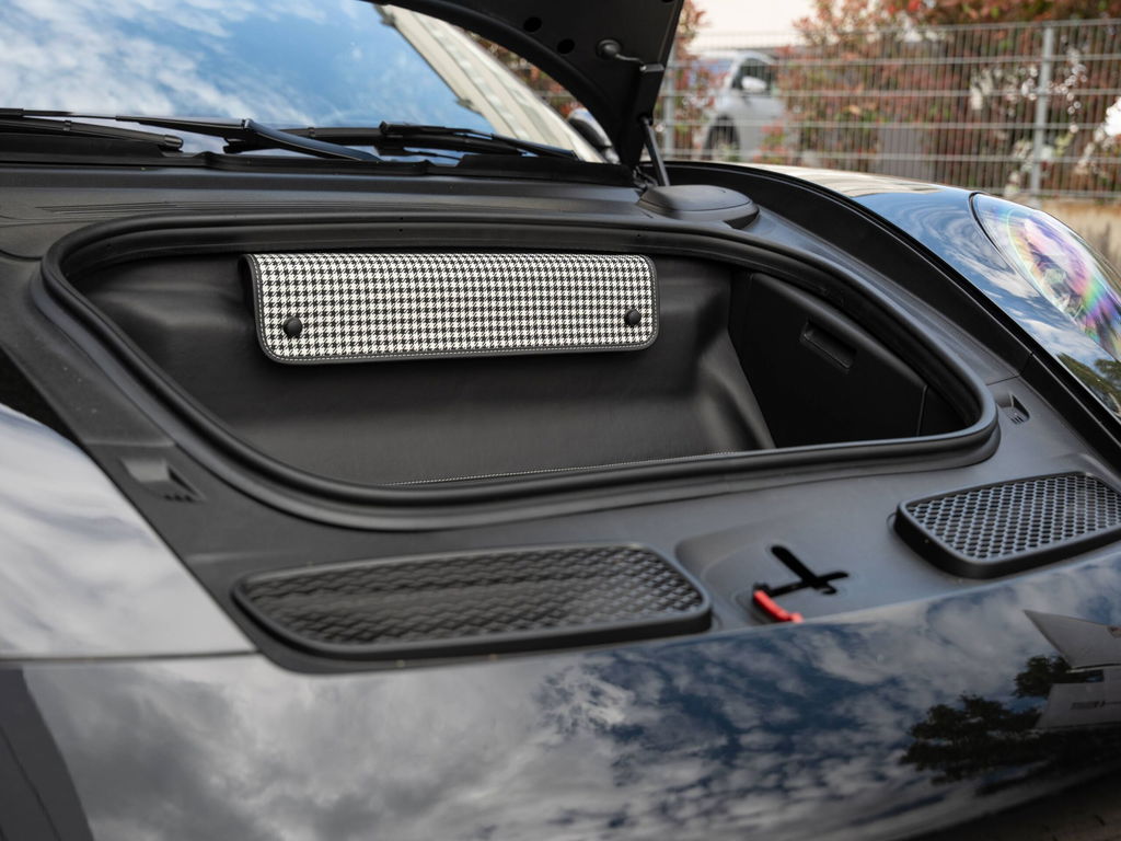 Porsche 992 GT3 Touring