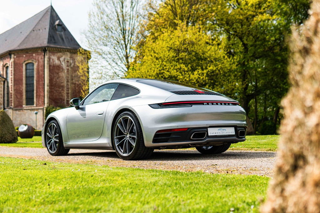 Porsche 992 Carrera