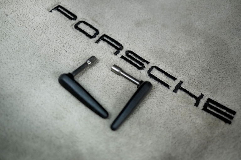 Porsche 911 Carrera 3.2 (US)