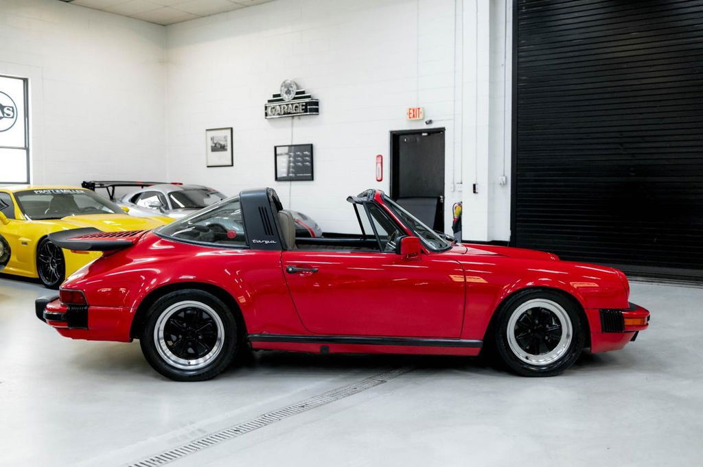 Porsche 911 Carrera 3.2 (US)