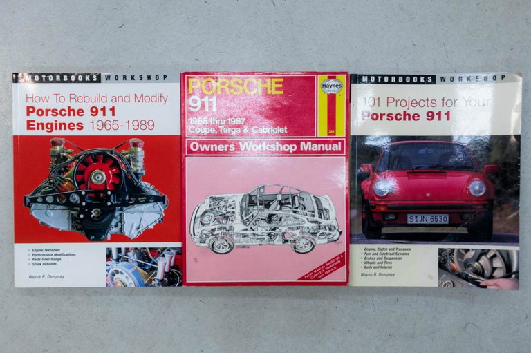 Porsche 911 Carrera 3.2 (US)