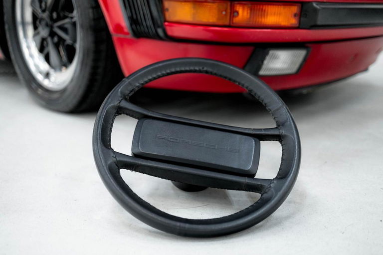 Porsche 911 Carrera 3.2 (US)