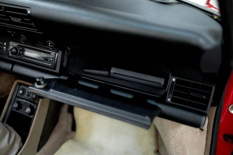 Porsche 911 Carrera 3.2 (US)