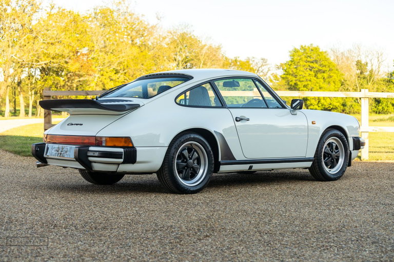 Porsche 911 Carrera 3.2