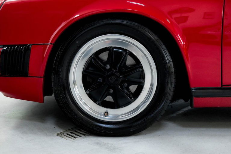 Porsche 911 Carrera 3.2 (US)