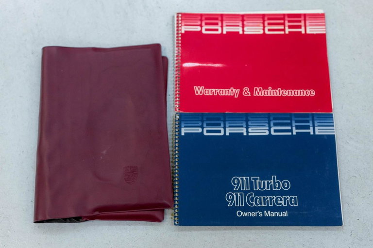 Porsche 911 Carrera 3.2 (US)