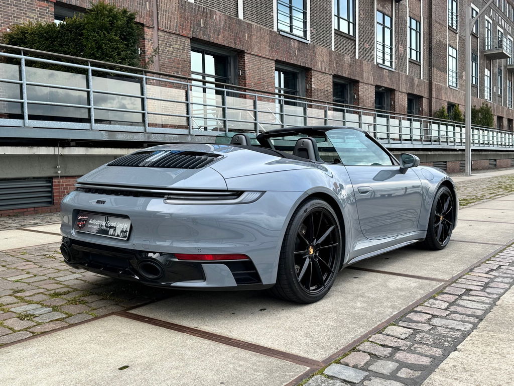 Porsche 992 Carrera