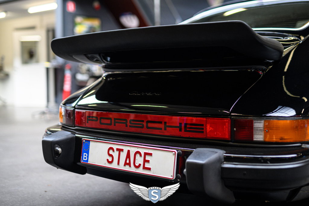 Porsche 911 Carrera (US)