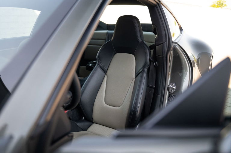 Porsche 992 Carrera 4