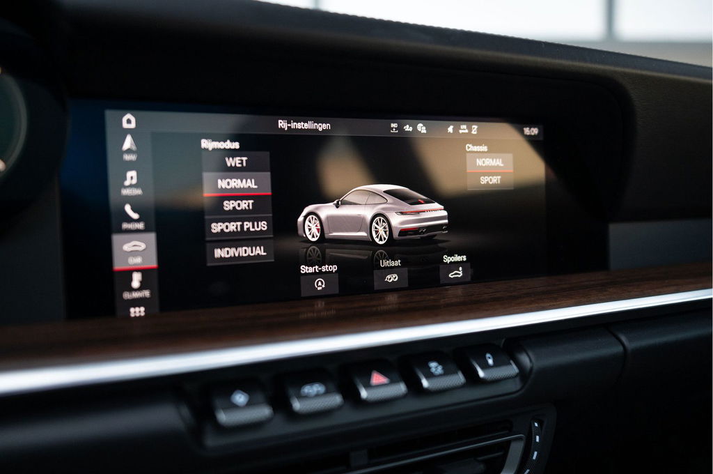 Porsche 992 Carrera 4