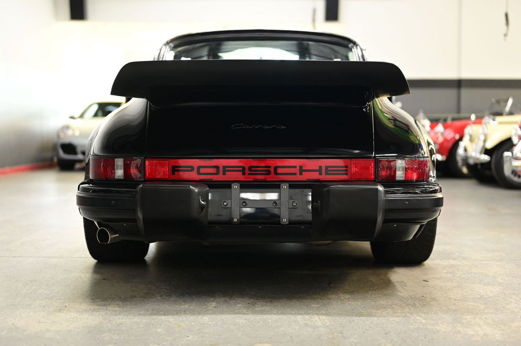 Porsche 911 Carrera 3.2 (US)