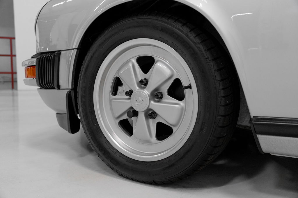 Porsche 911 Carrera 3.2 “25 Jahre 911”