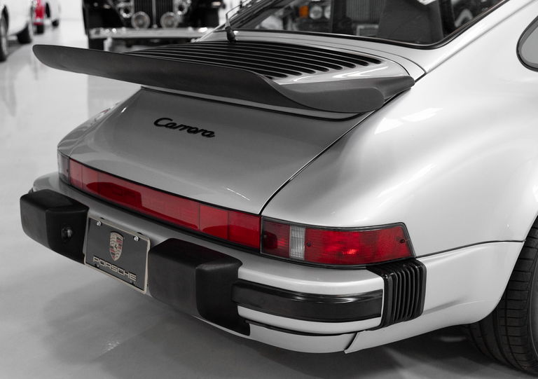 Porsche 911 Carrera 3.2 “25 Jahre 911”
