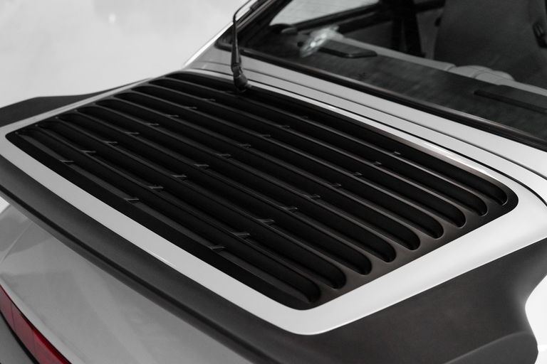 Porsche 911 Carrera 3.2 “25 Jahre 911”