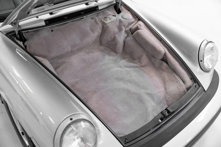 Porsche 911 Carrera 3.2 “25 Jahre 911”