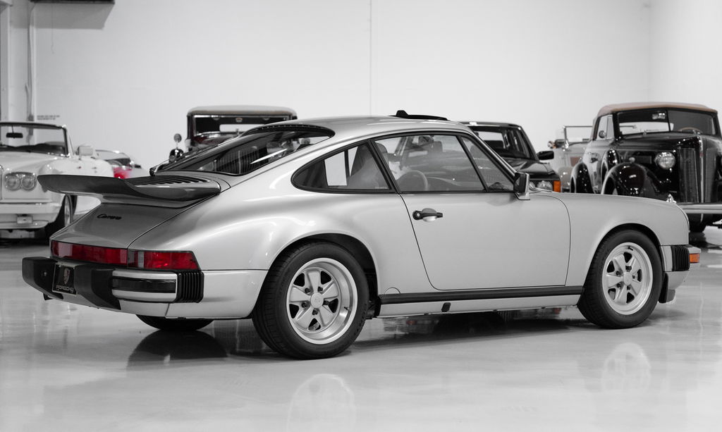 Porsche 911 Carrera 3.2 “25 Jahre 911”