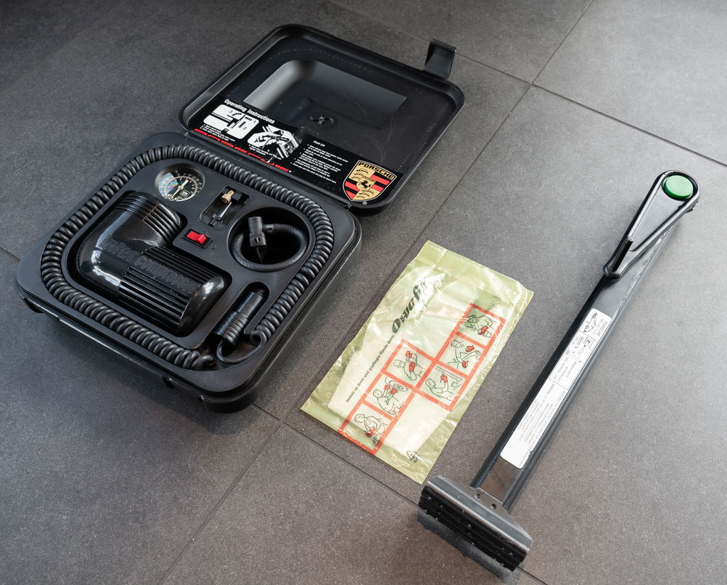 Porsche 911 Carrera 3.2 “25 Jahre 911”