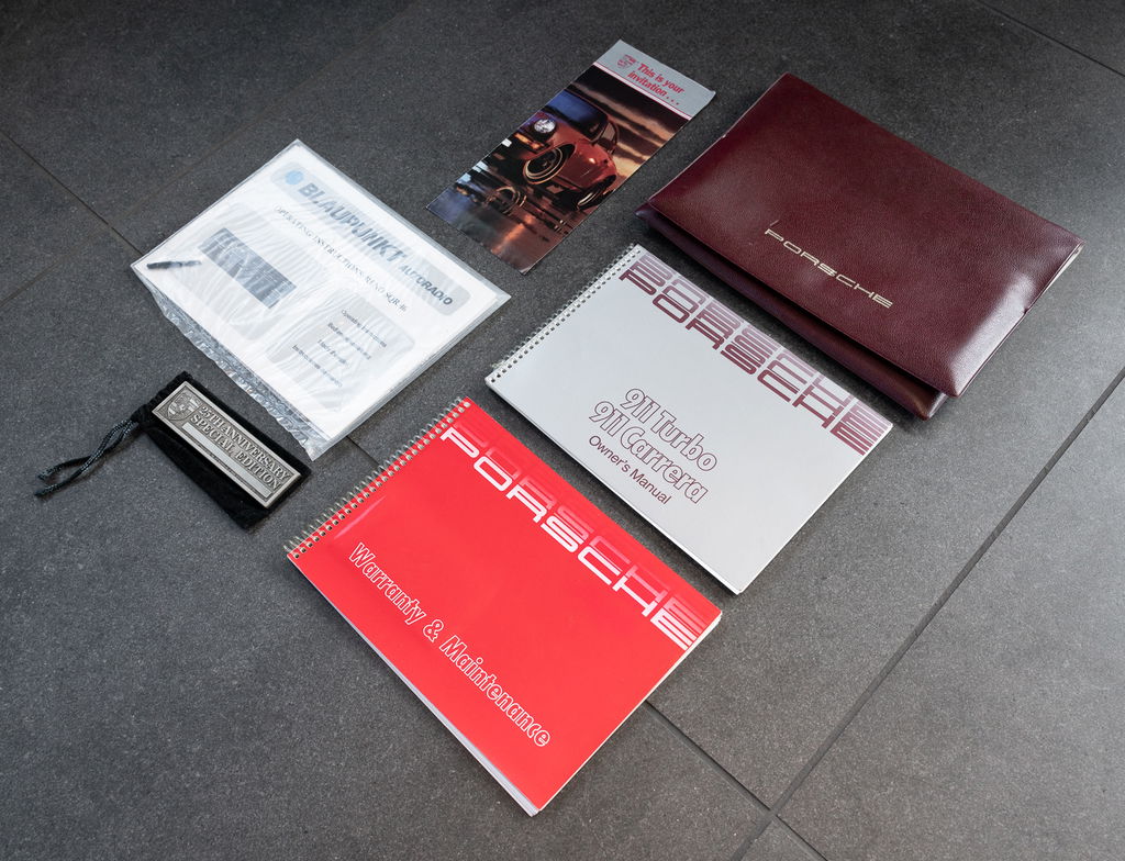 Porsche 911 Carrera 3.2 “25 Jahre 911”