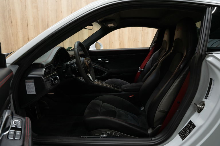 Porsche 991.2 Carrera 4 GTS