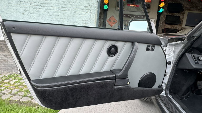 Porsche 911 Carrera 3.2 (US)