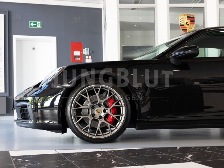 Porsche 992 Carrera 4S