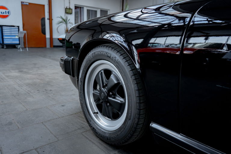 Porsche 911 Carrera 3.2 (KAT)