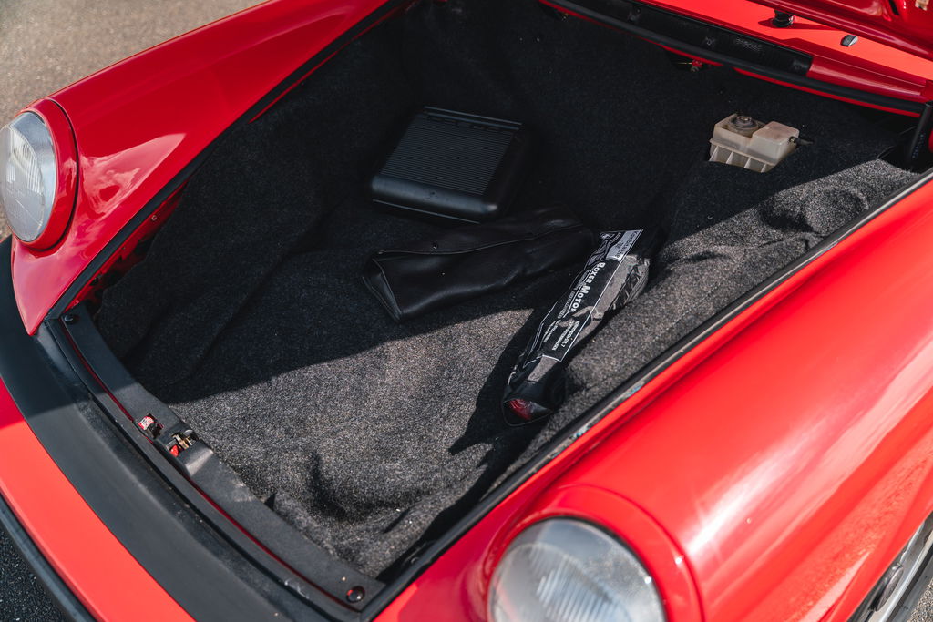 Porsche 911 Carrera 3.2 (US)