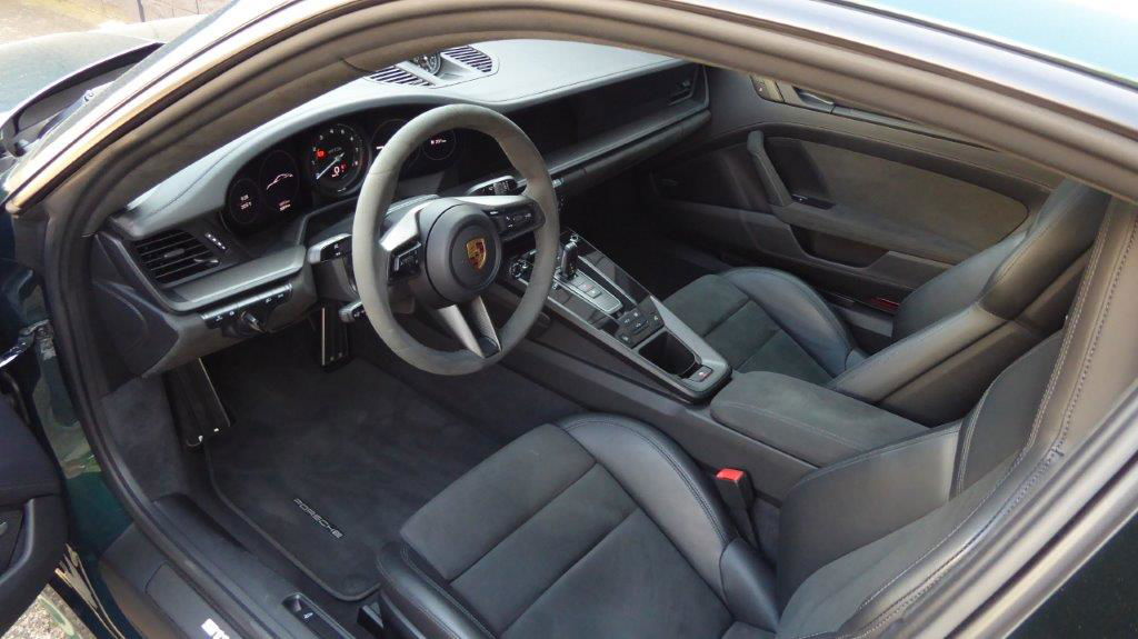 Porsche 992 Carrera 4 GTS