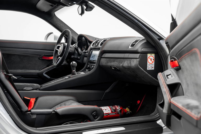 Porsche 981 Cayman GT4