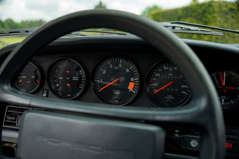 Porsche 911 Carrera 3.2