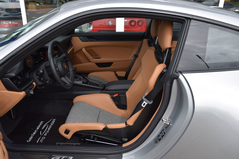 Porsche 992 GT3 Touring