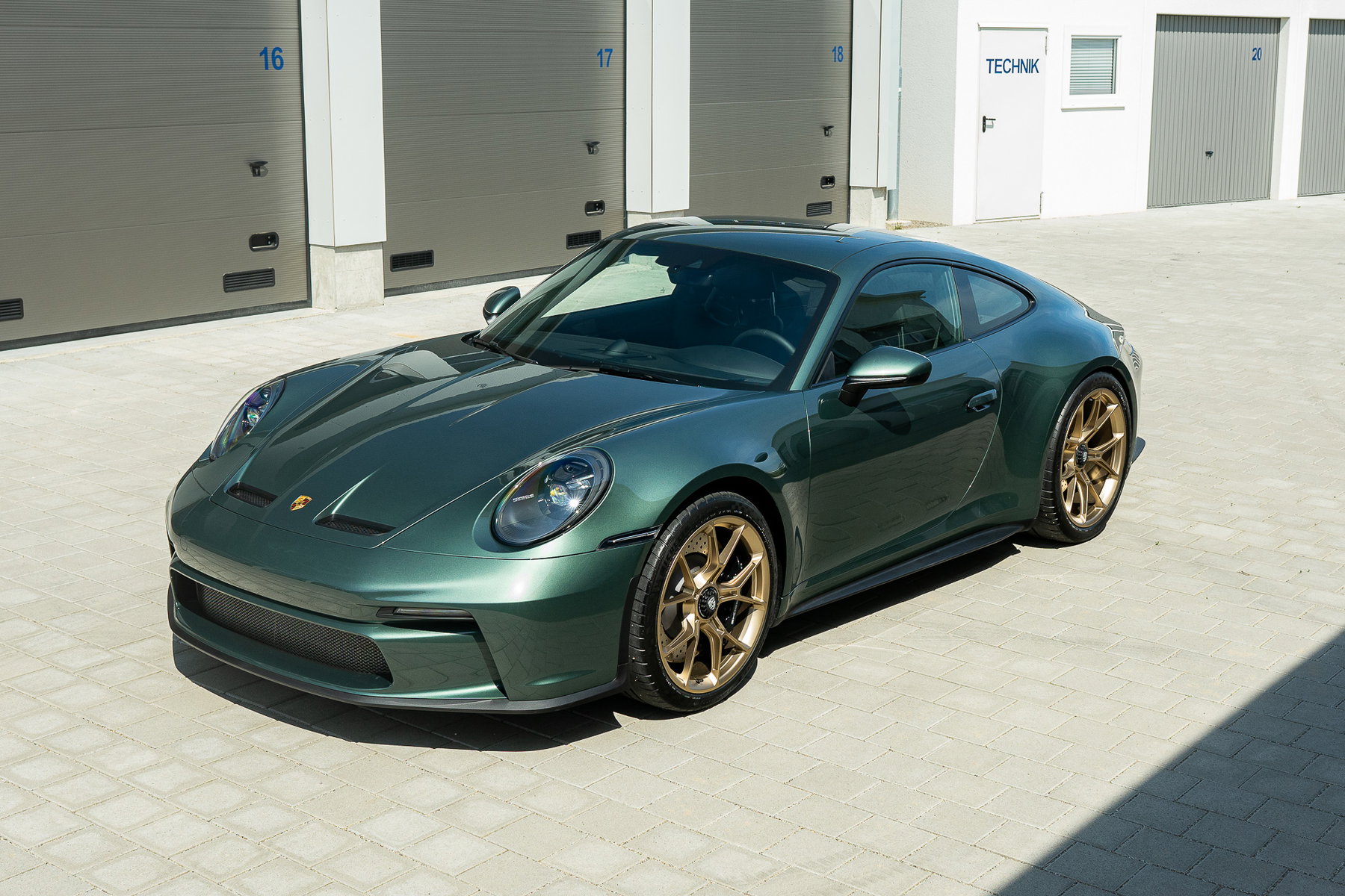 Porsche 992 GT3 Touring 2024 - elferspot.com - Marketplace for