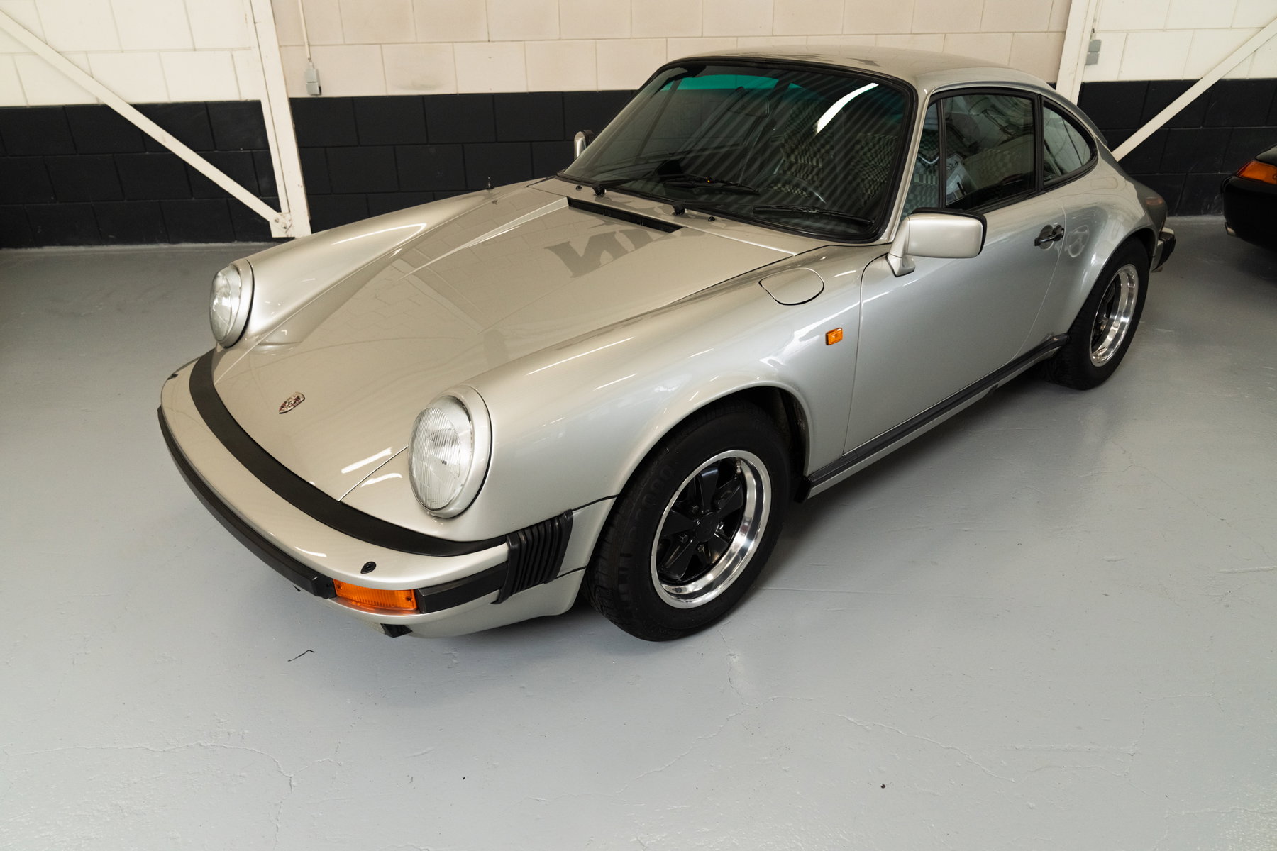Porsche 911 Carrera 3.2 1984 - elferspot.com - Marketplace for