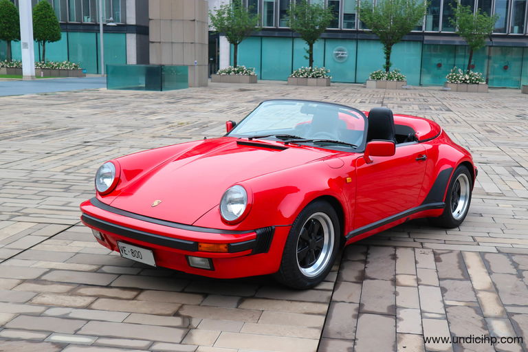 Porsche 911 Carrera 3.2 Speedster