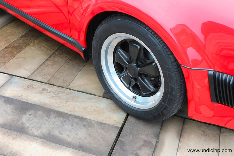 Porsche 911 Carrera 3.2 Speedster