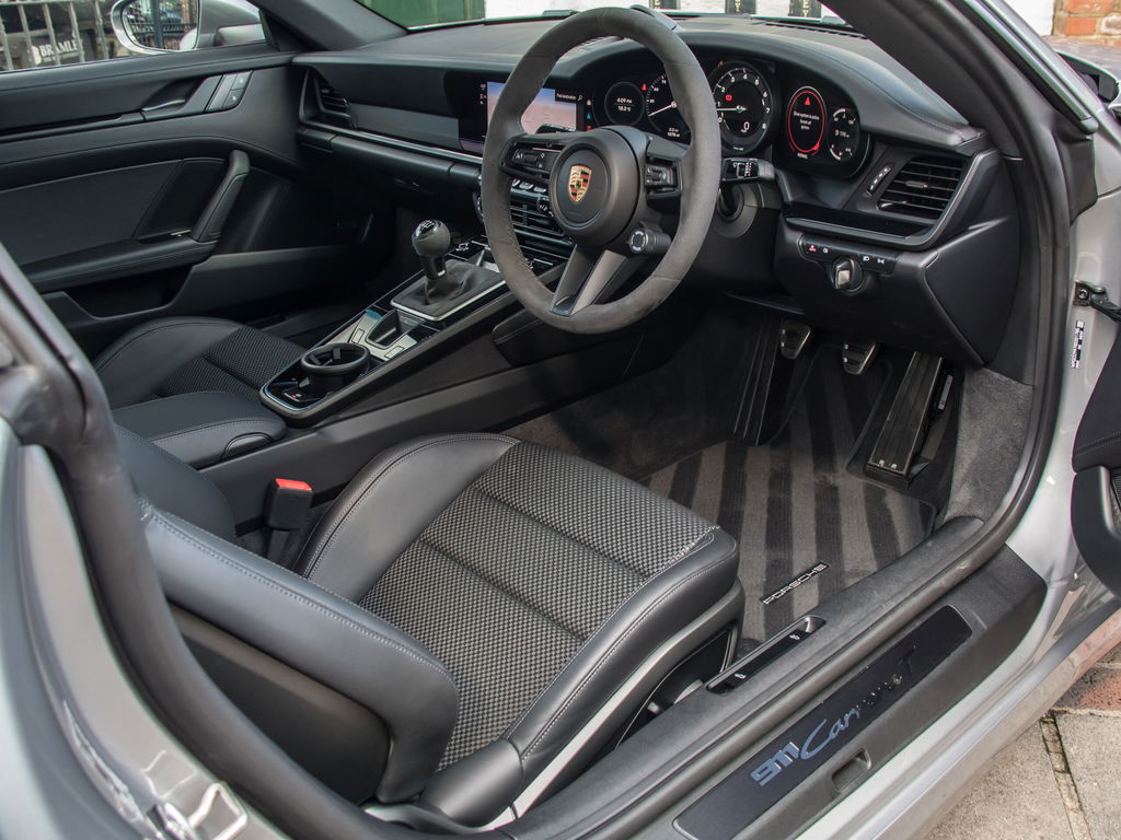 Porsche 992 Carrera T