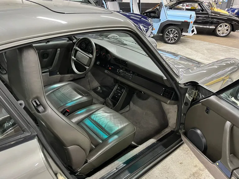 Porsche 911 Carrera 3.2 (US)