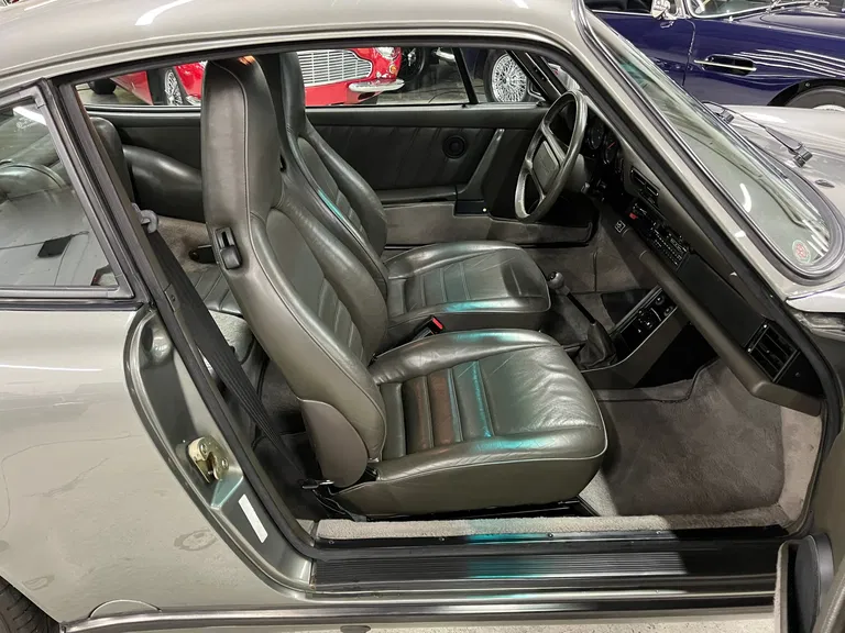 Porsche 911 Carrera 3.2 (US)