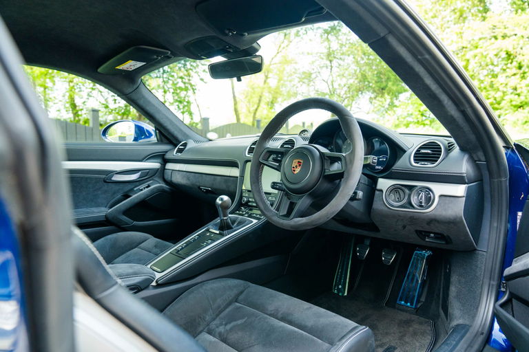 Porsche 718 Cayman GT4