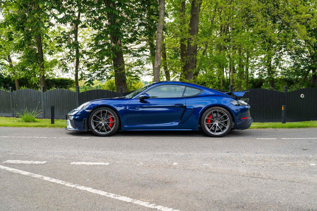 Porsche 718 Cayman GT4