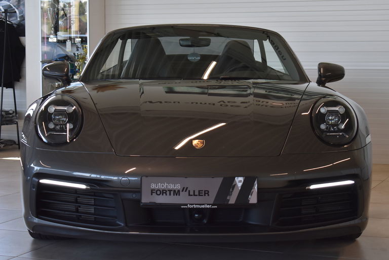 Porsche 992 Carrera