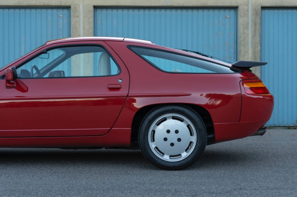 Porsche 928 S4