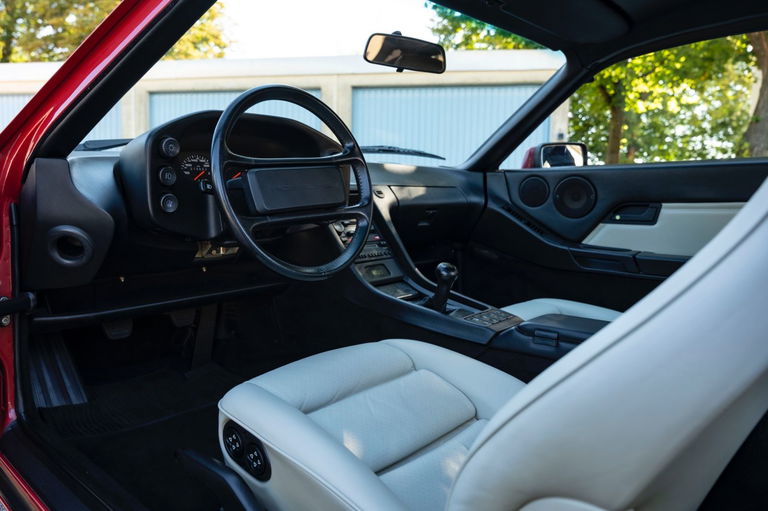 Porsche 928 S4