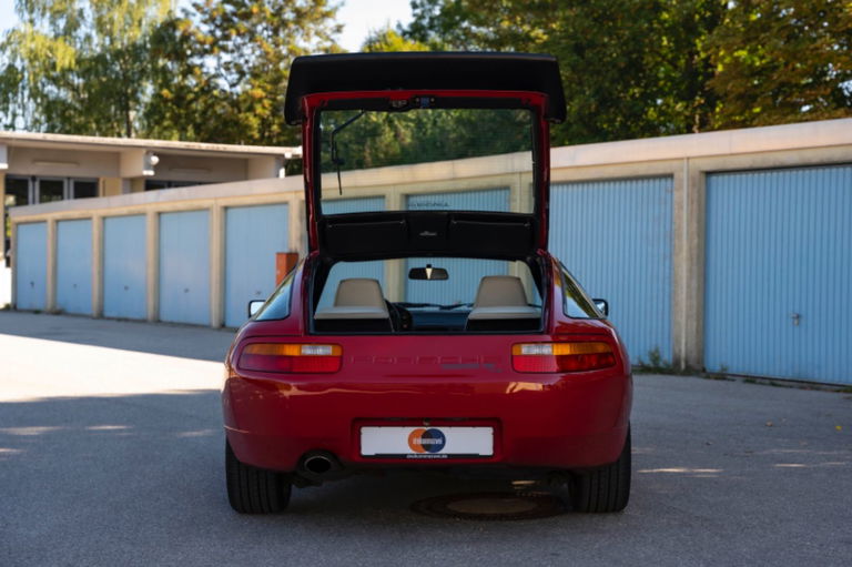 Porsche 928 S4