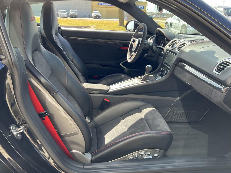 Porsche 981 Cayman GT4